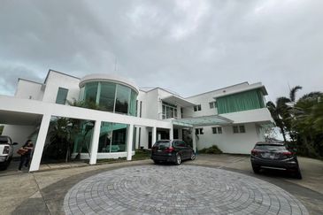 Hilltop Pending Double storey Detached House For Sale