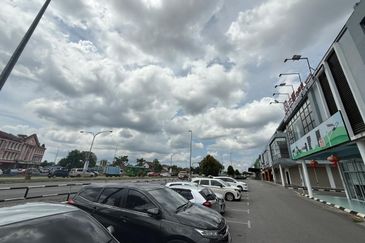 Matang hub Ground floor shop For rent 