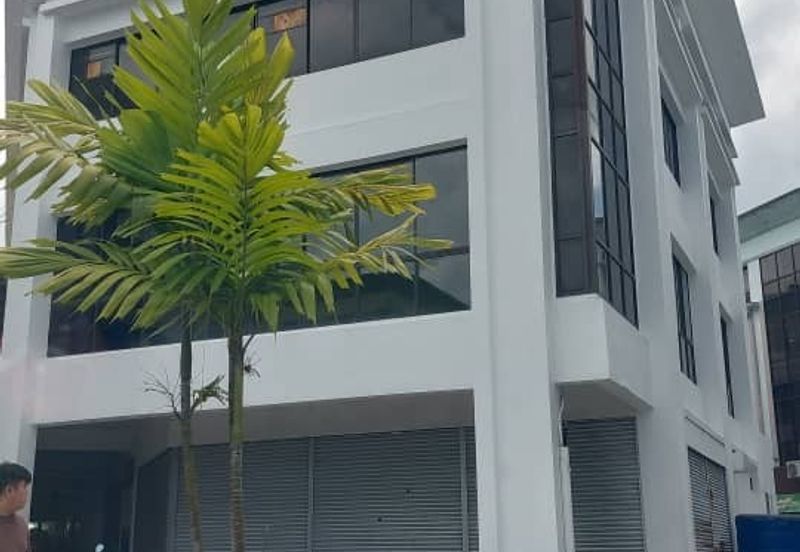 3rd miles central park Shoplot For Rent