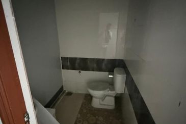 3rd miles central park Shoplot For Rent