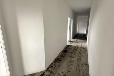 3rd miles central park Shoplot For Rent