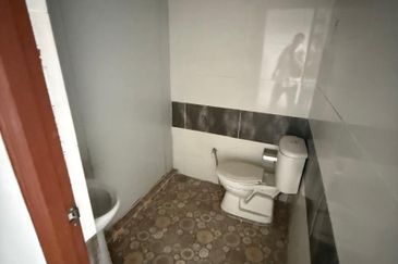 3rd miles central park Shoplot For Rent