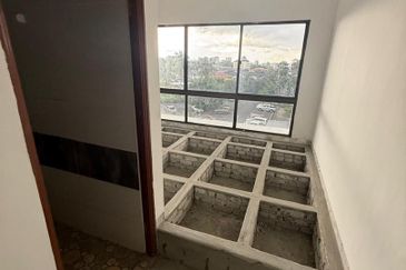 3rd miles central park Shoplot For Rent