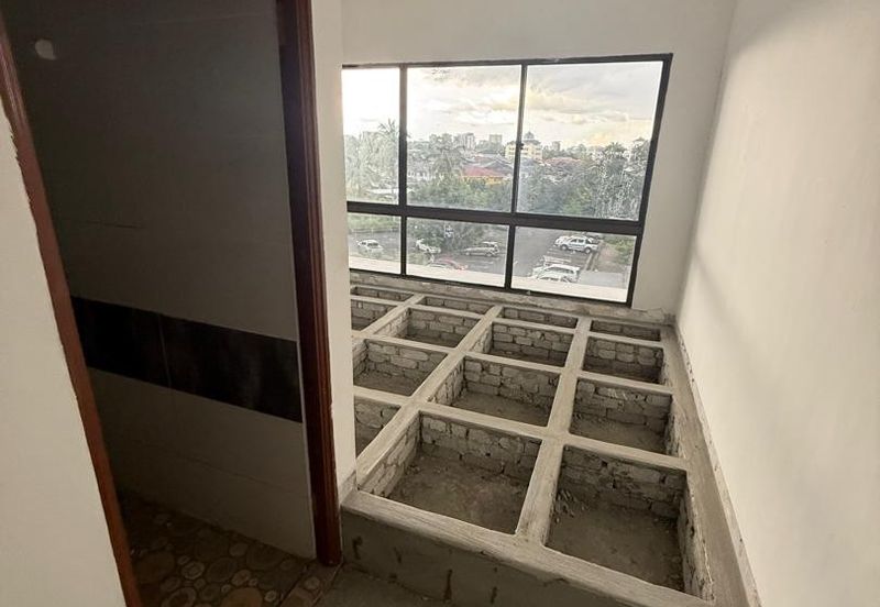 3rd miles central park Shoplot For Rent