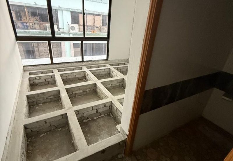 3rd miles central park Shoplot For Rent