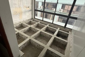 3rd miles central park Shoplot For Rent