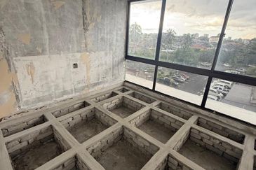 3rd miles central park Shoplot For Rent