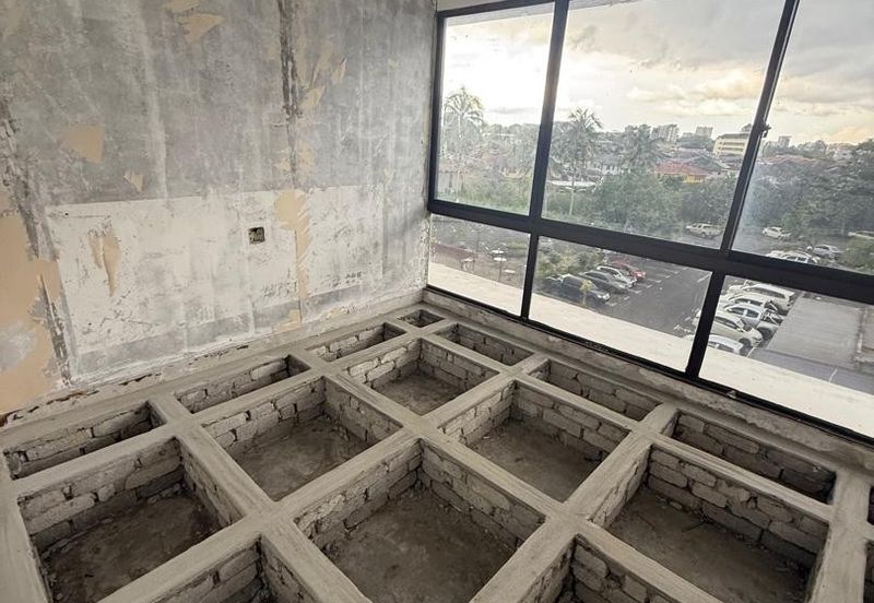 3rd miles central park Shoplot For Rent