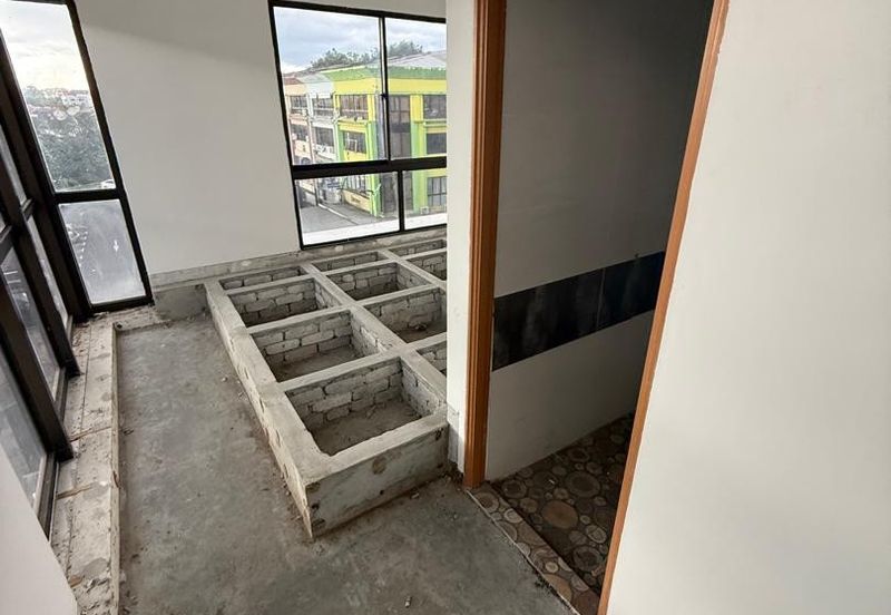 3rd miles central park Shoplot For Rent