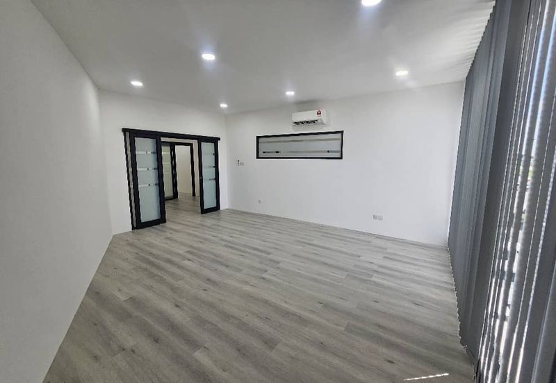 Northbank Shoplot For Rent