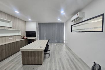 Northbank Shoplot For Rent