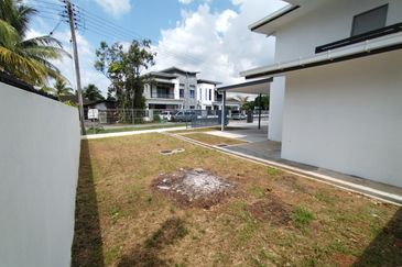 Stapok  Double Storey Semi Detached House For Sale