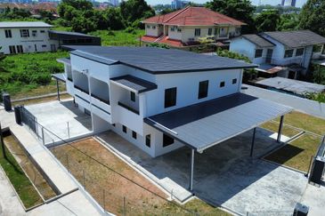 Stapok  Double Storey Semi Detached House For Sale