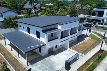 Stapok  Double Storey Semi Detached House For Sale