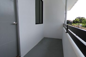 Stapok  Double Storey Semi Detached House For Sale