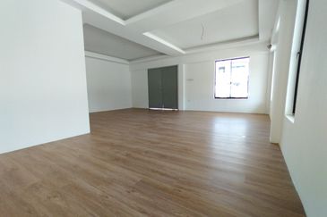 Stapok  Double Storey Semi Detached House For Sale