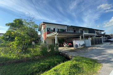 Double Storey Corner House At Sungai Maong Tengah For Sale