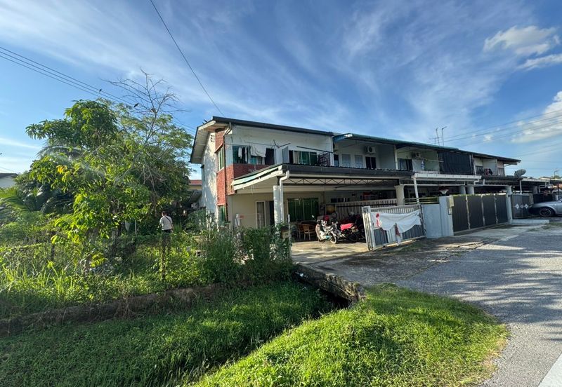 Double Storey Corner House At Sungai Maong Tengah For Sale
