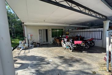 Double Storey Corner House At Sungai Maong Tengah For Sale