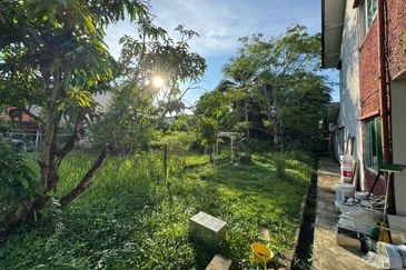 Double Storey Corner House At Sungai Maong Tengah For Sale