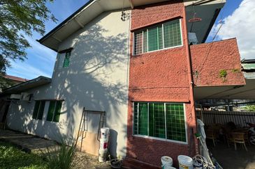Double Storey Corner House At Sungai Maong Tengah For Sale