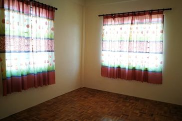 Merdang Gayam samarahan Double Storey Corner For Rent
