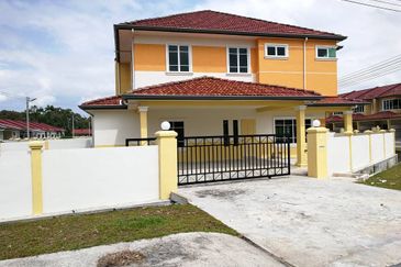 Merdang Gayam samarahan Double Storey Corner For Rent
