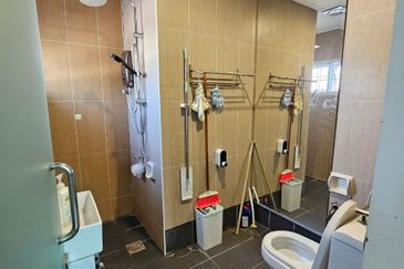 Stutong Double storey terrace corner For Sale