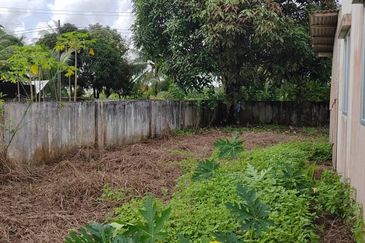 Siburan Double storey corner house For Sale