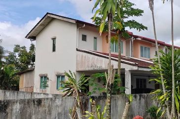 Siburan Double storey corner house For Sale