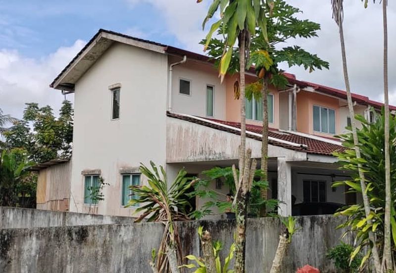 Siburan Double storey corner house For Sale