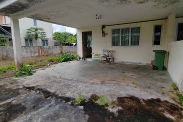 Siburan Double storey corner house For Sale