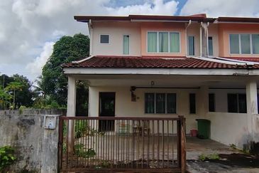Siburan Double storey corner house For Sale