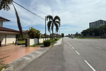 Stampin Tengah Double Storey Semi-Detached House For Sale/Rent