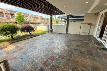 Stampin Tengah Double Storey Semi-Detached House For Sale/Rent