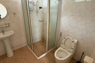 Stampin Tengah Double Storey Semi-Detached House For Sale/Rent