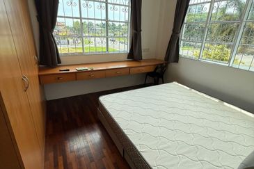 Stampin Tengah Double Storey Semi-Detached House For Sale/Rent