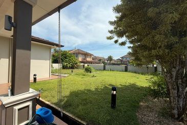 Stampin Tengah Double Storey Semi-Detached House For Sale/Rent