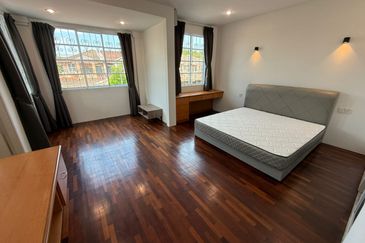 Stampin Tengah Double Storey Semi-Detached House For Sale/Rent