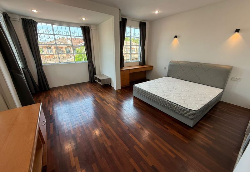 Stampin Tengah Double Storey Semi-Detached House For Sale/Rent