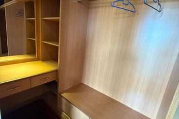 Stampin Tengah Double Storey Semi-Detached House For Sale/Rent