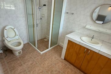 Stampin Tengah Double Storey Semi-Detached House For Sale/Rent