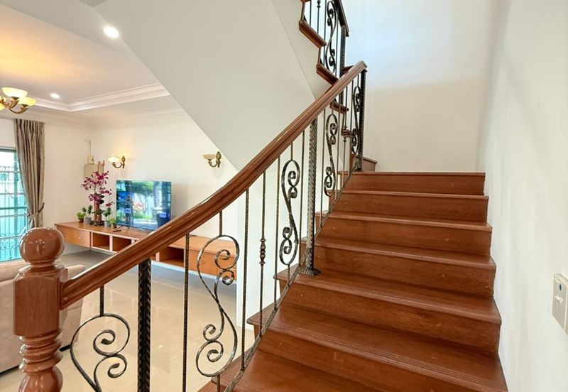 Stampin Tengah Double Storey Semi-Detached House For Sale/Rent