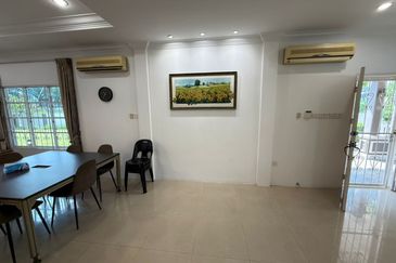 Stampin Tengah Double Storey Semi-Detached House For Sale/Rent