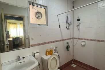 Batu Kawa Court­yard Sanctuary For Sale