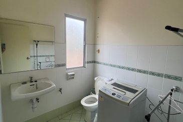 Batu Kawa Court­yard Sanctuary For Sale