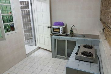  Phoenix Garden Batu Kawa Single Storey Semi-Detached House