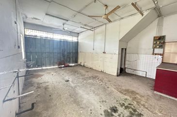 Satok 3 Storey Shoplot For Sale