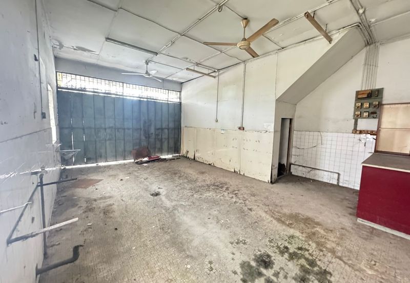 Satok 3 Storey Shoplot For Sale