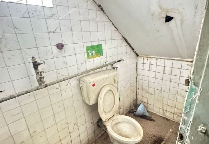 Satok 3 Storey Shoplot For Sale